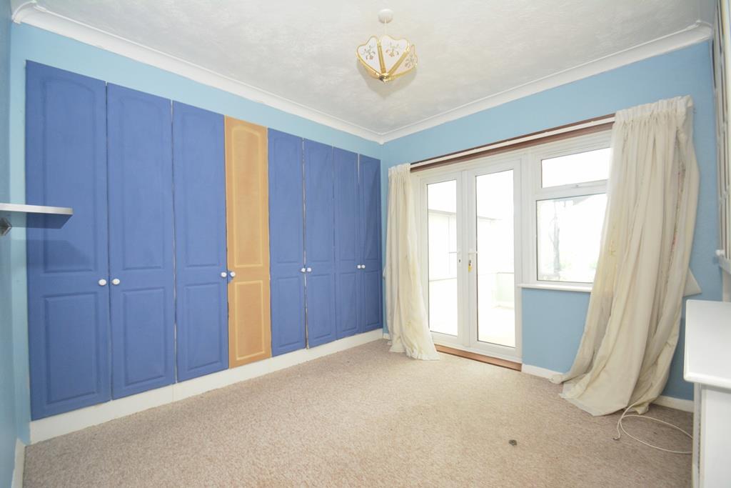 Lot: 25 - DETACHED BUNGALOW FOR REFURBISHMENT AND REPAIR - Bedroom two